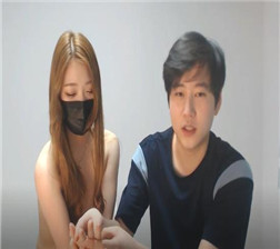 韩国女主播与男友一起直播10.mp4-llz