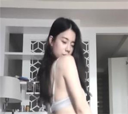 萝莉女主播的性感内衣.mkv